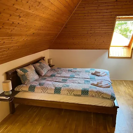 Bor Es Kenyer Guest house *