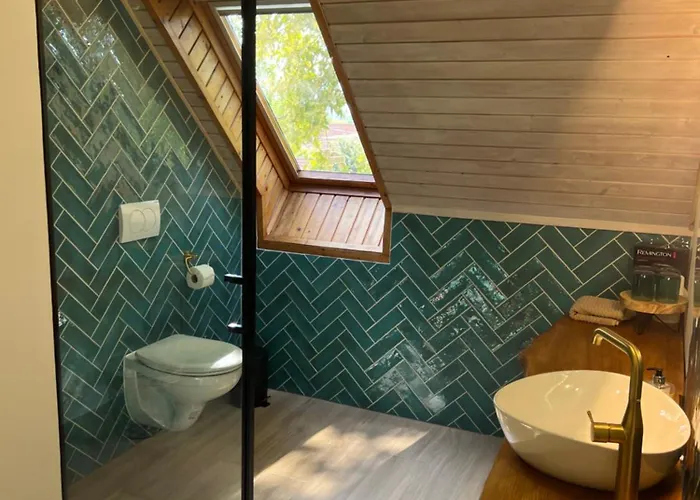 Bor Es Kenyer בית הארחה